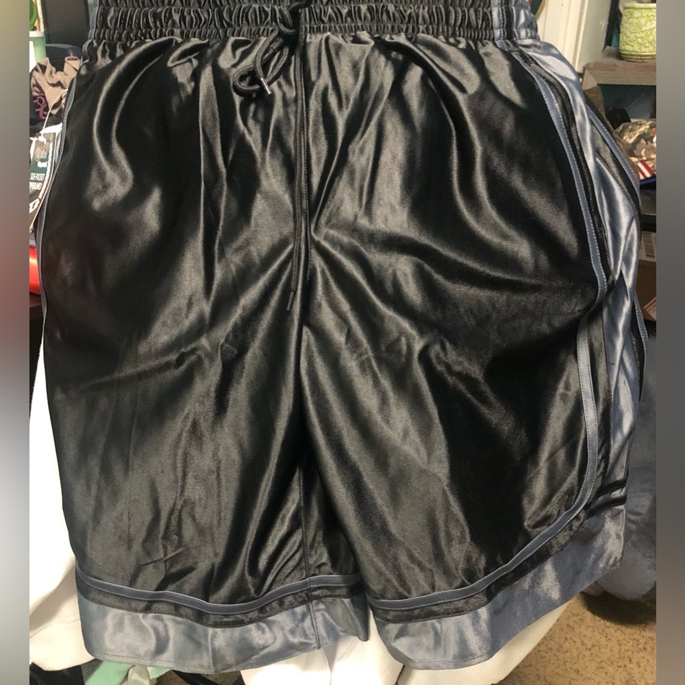 NWT Men’s Sz.Large Drawstring Trainer Basketball Shorts .Dual Zipper Pockets.